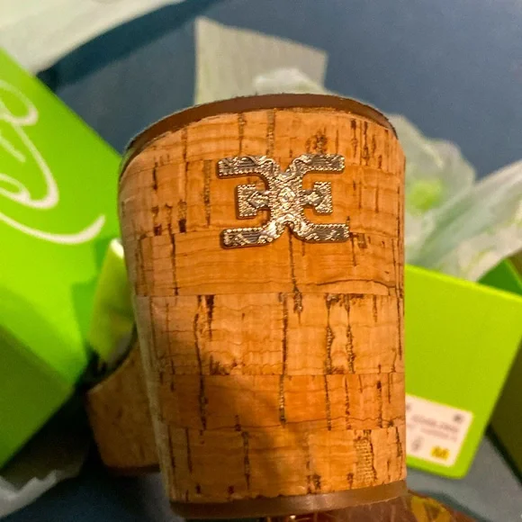 NWB-Sam Edelman, Gold 100% LEATHER Cross- Strap 3” Heel Sandals/Wedges - Picture 11 of 15